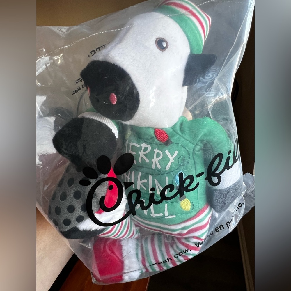 NEW IN BAG!! 2022 Chick-fil-a Christmas Cow.